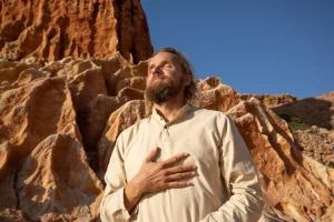 Michaël Bijker, pranayama and breathwork teacher, in the cliffs
